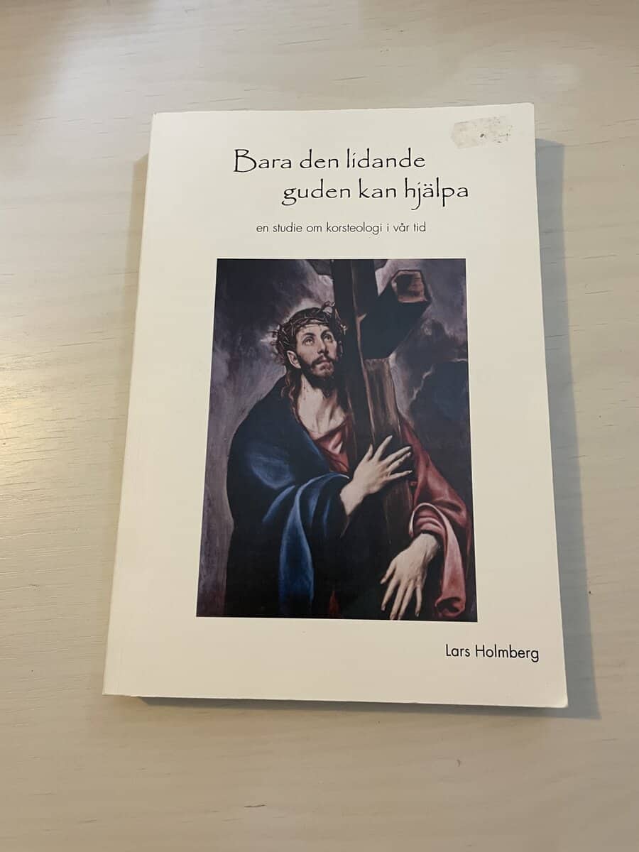 Lars Holmberg : Bara den lidande guden kan hjälpa en studie om korsteologi i vår tid utifrån Jürgen Moltmanns korsteologi