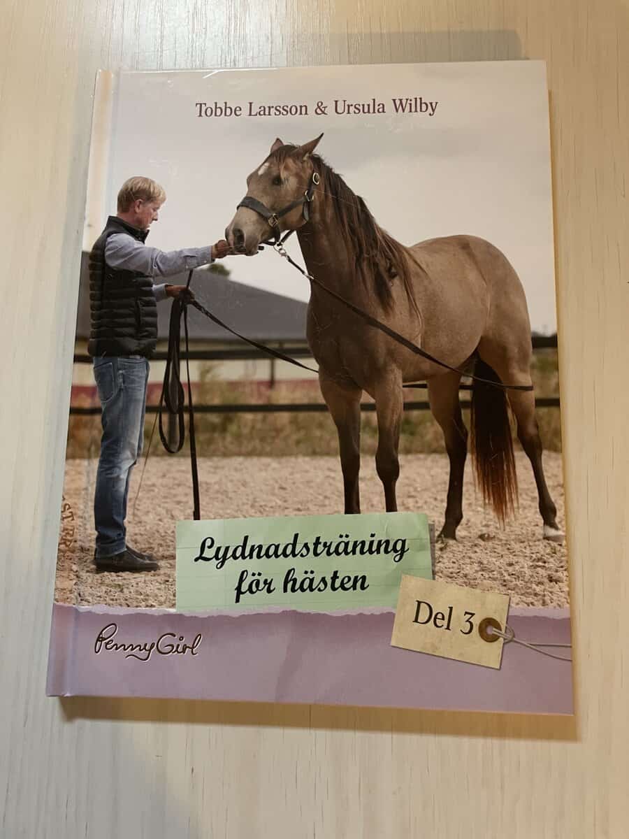 Larsson, Tobbe; Wilby, Ursula : Lydnadsträning för hästen - Del 3