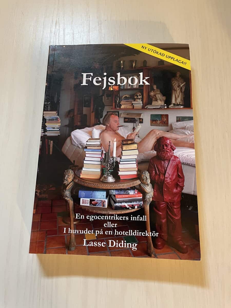 Lasse Diding : Fejsbok - En egocentrikers infall eller i huvudet på en hotelldirektör