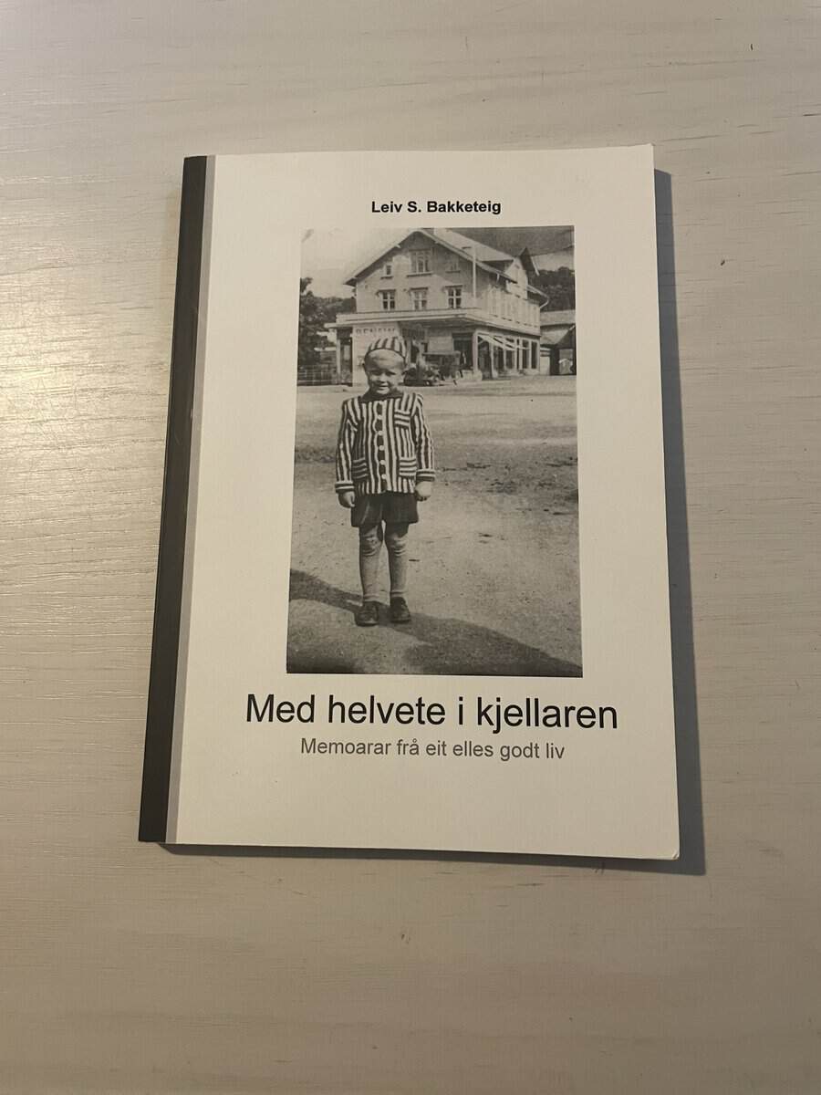 Leiv S Bakketeig : Med helvete i kjellaren - Memoarar frå eit elles godt liv