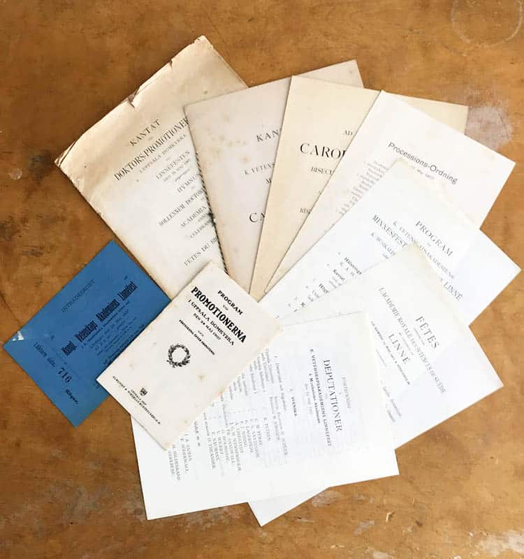 [Linné, Carl von (1707-1778)]. Linnéfesten 1907 ; 9 tryck : Kantat vid doktors-promotionerna i Uppsala domkyrka vid Linnefesten d. 24 maj 1907. Hymnus ad sollennem doctorum creationum ... Cantate éxécuté à la promotion des docteurs ...