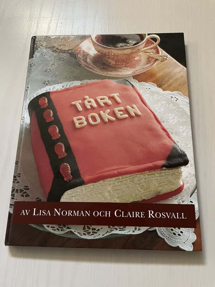 Lisa Norman : Tårtboken en idébok om hur du själv kan baka och dekorera annorlunda, och roliga tårtor