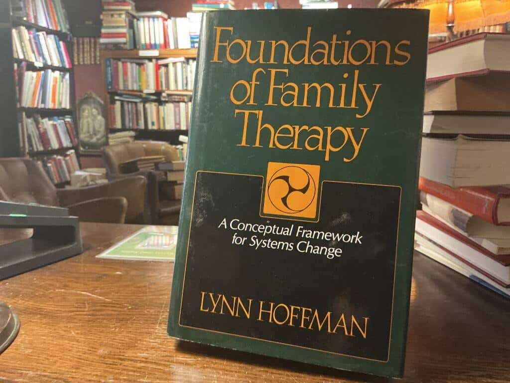 Lynn Hoffman : Foundations of family therapy