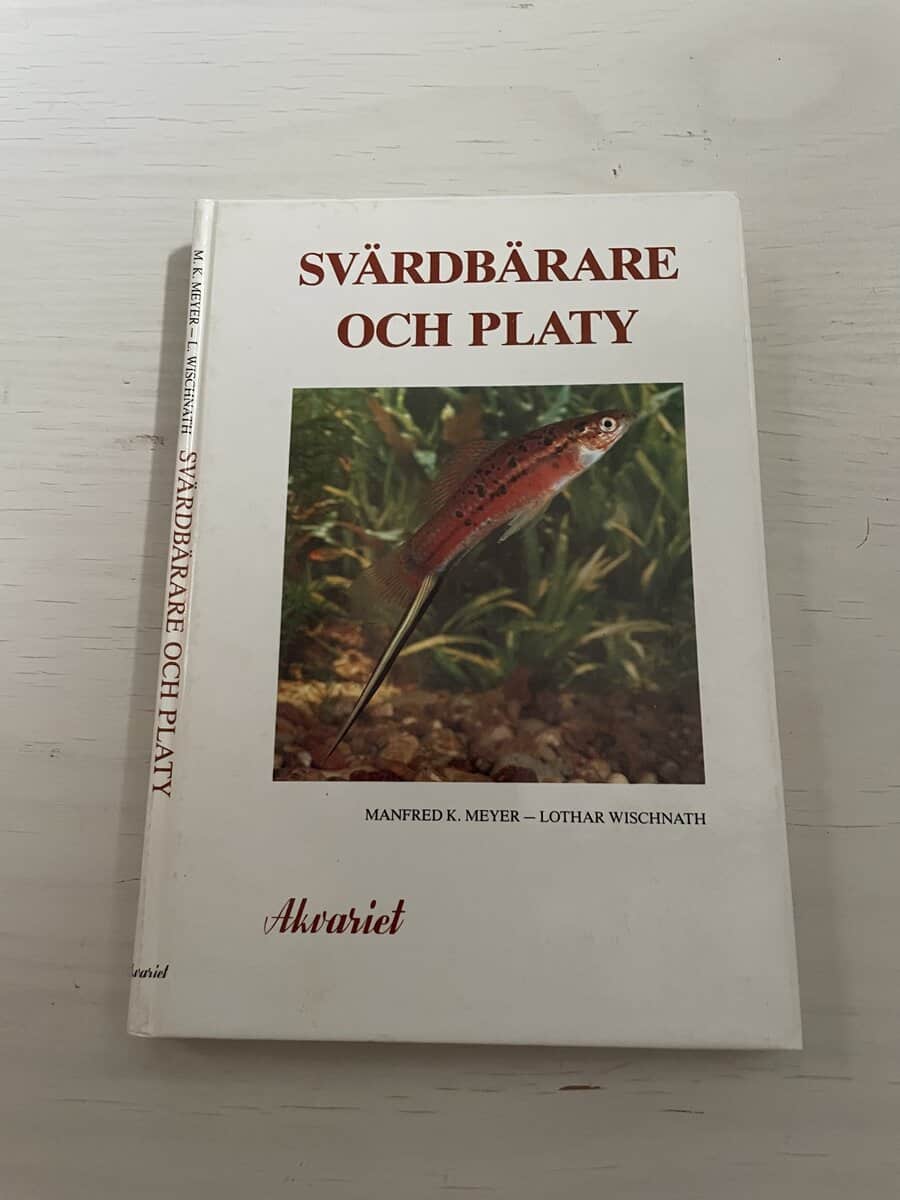 Manfred K. Meyer : Svärdbärare och platy