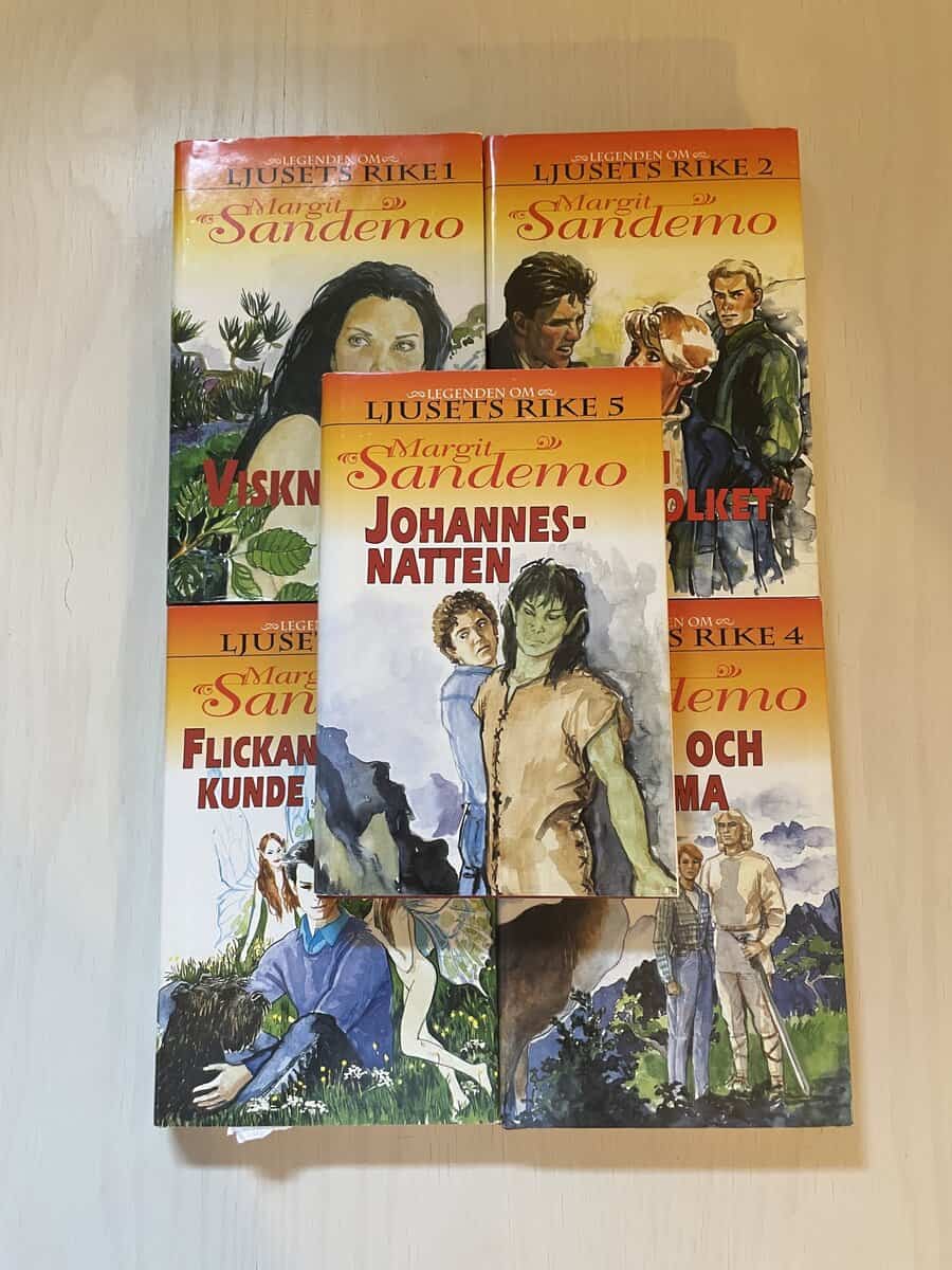 Margit Sandemo : Legenden om Ljusets rike 1-5 - Viskningen - Móri och isfolket - Flickan som inte kunde säga nej - Dagg och dimma - Johannesnatten
