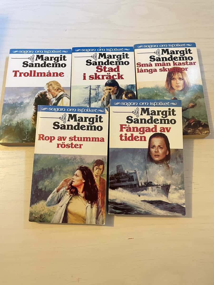 Margit Sandemo : Sagan om Isfolket 36-40 - Trollmåne - Stad i skräck - Små män kastar långa skuggor - Rop av stumma röster - Fångad av tiden