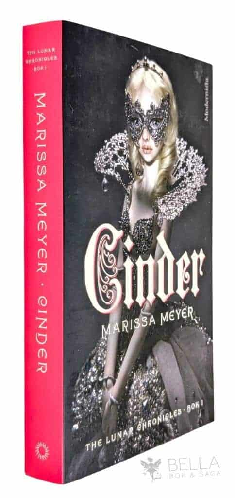 Marissa Meyer : Cinder -The Lunar Chronicles -Bok 1
