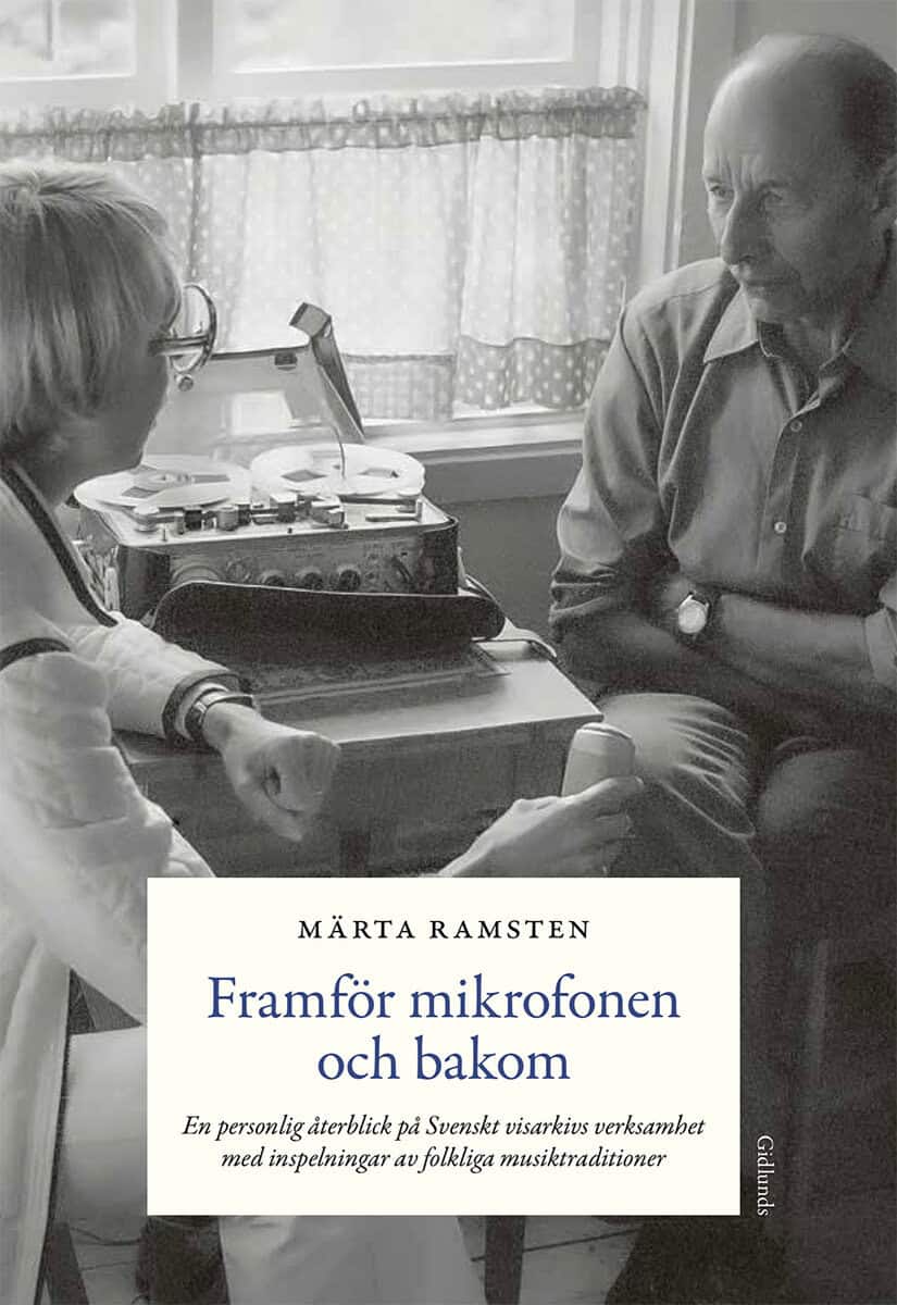 Märta Ramsten : Framför mikrofonen och bakom : en personlig återblick på Svenskt visarkivs verksamhet med inspelningar av folkliga musiktraditioner