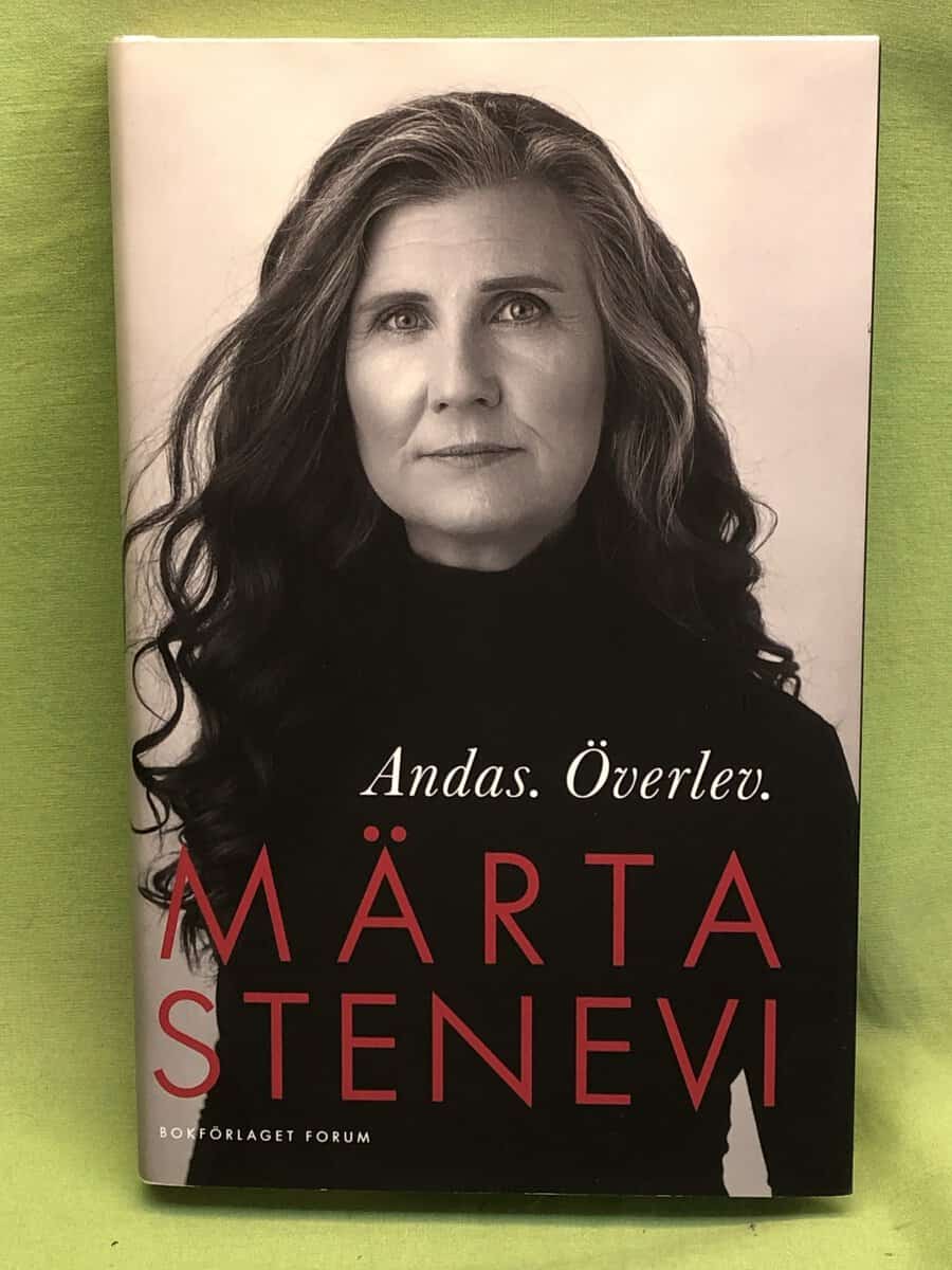 Märta Stenevi : Andas. Överlev