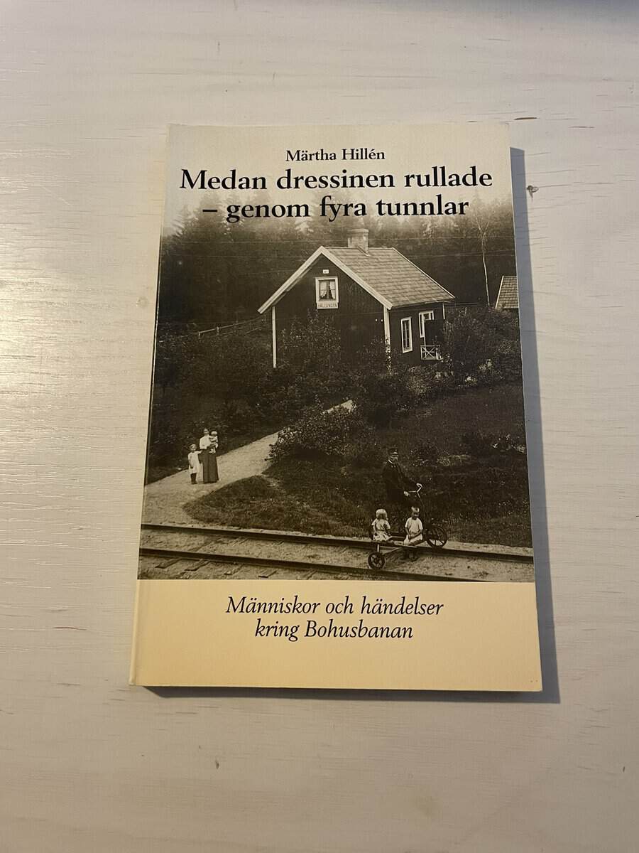 Märtha Hillén : Medan dressinen rullade - genom fyra tunnlar