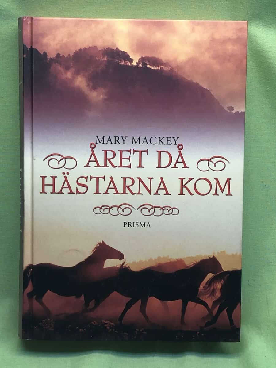 Mary Mackey : Året då hästarna kom