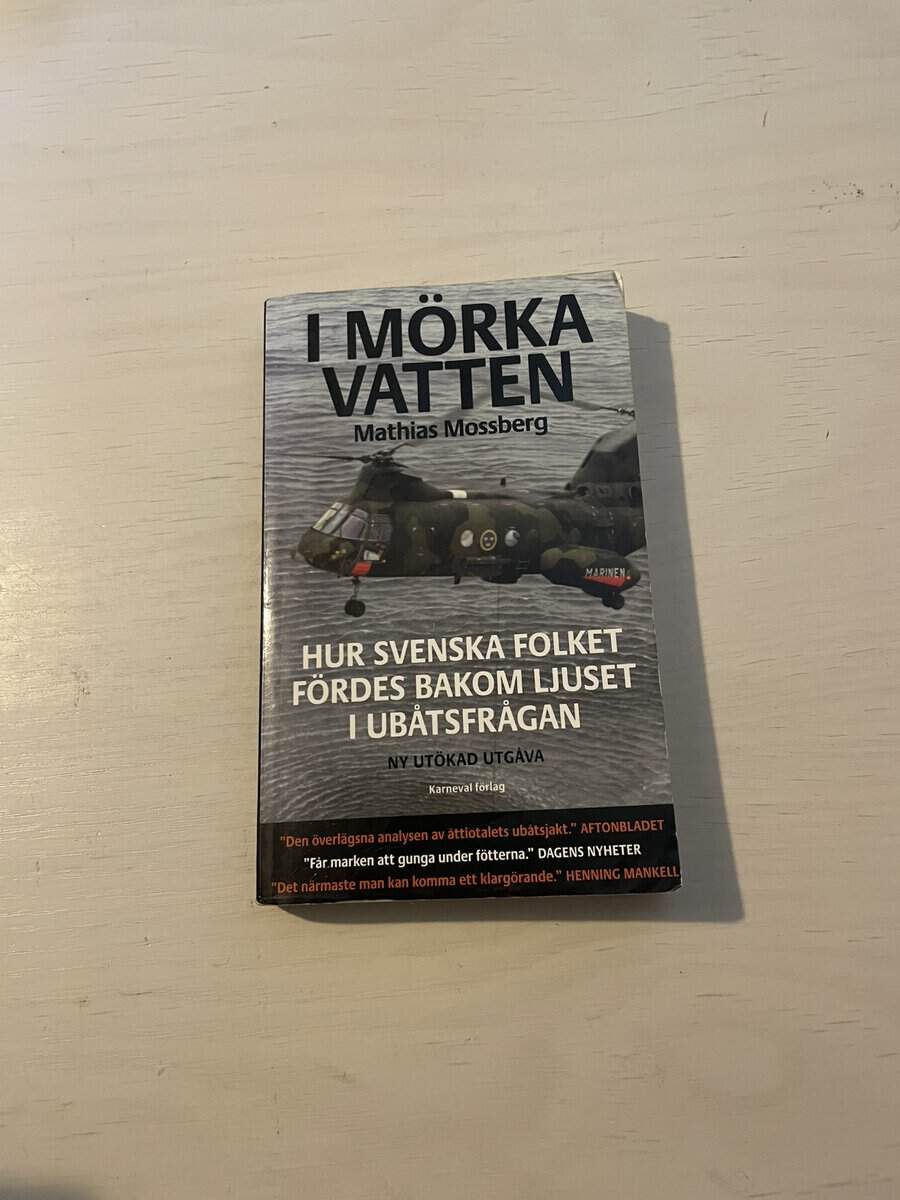 Mathias Mossberg : I mörka vatten