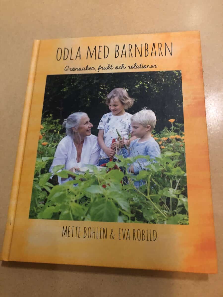 Bohlin, Mette, Robild, Eva : Odla med barnbarn grönsaker, frukt och relationer