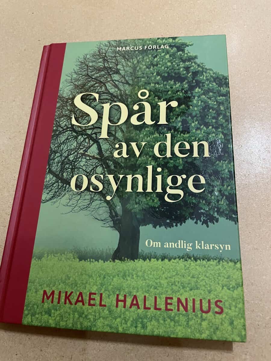 Mikael Hallenius : Spår av den osynlige om andlig klarsyn