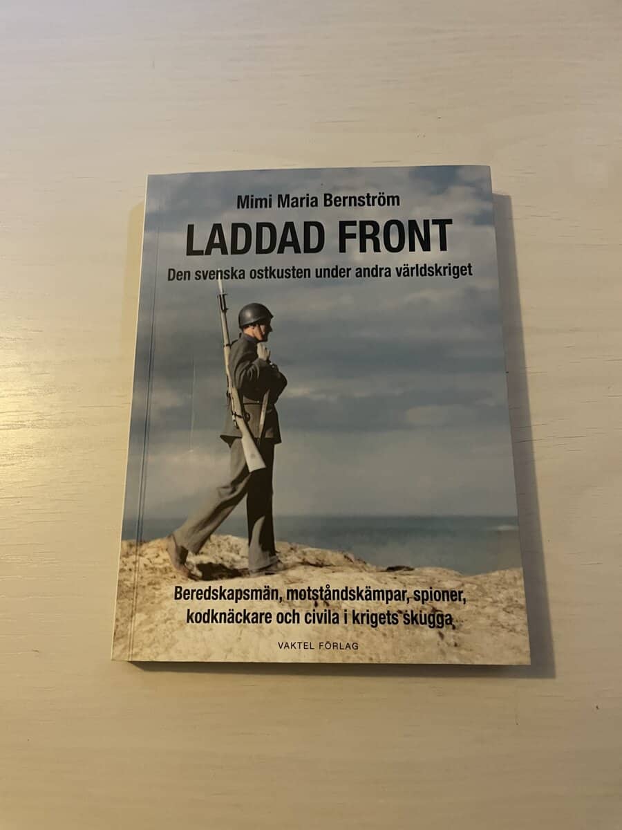 Mimi Maria Bernström : Laddad front  - den svenska ostkusten under andra världskriget