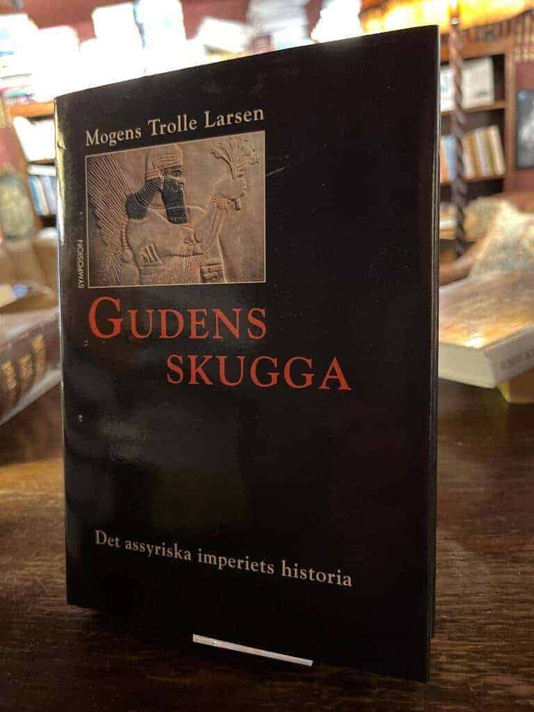 Mogens Trolle Larsen : Gudens skugga