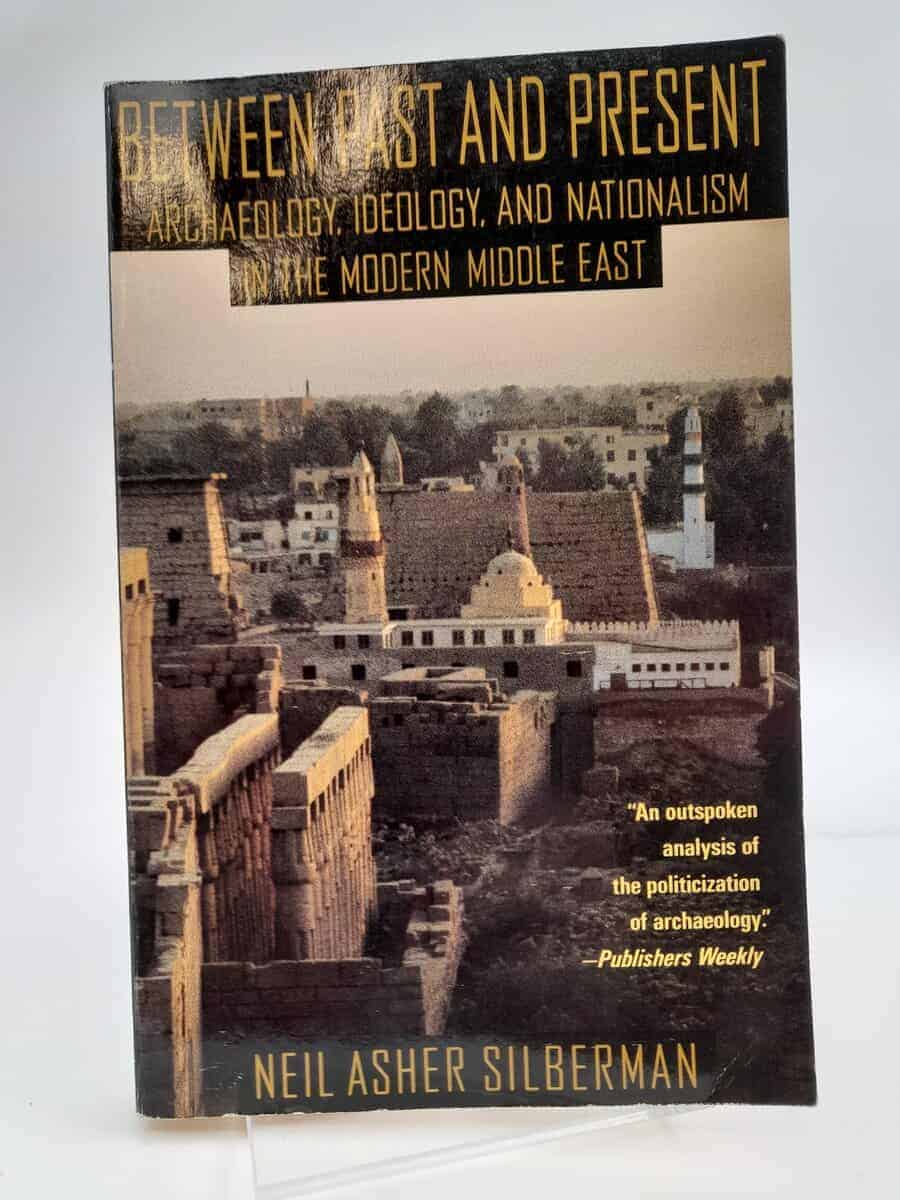 Neil Asher Silberman : Between Past and Present