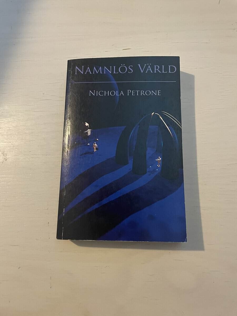 Nichola Petrone : Namnlös värld