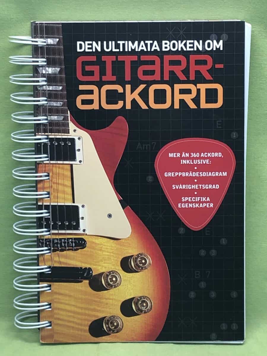 Nick Freeth : Den ultimata boken om gitarrackord [Musiktryck]