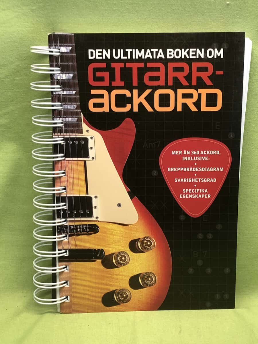 Nick Freeth : Den ultimata boken om gitarrackord [Musiktryck]