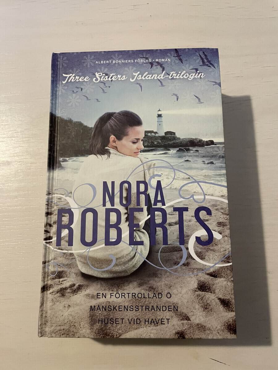 Nora Roberts : Three Sisters Island-trilogin - En förtrollad ö - Månskensstranden - Huset vid havet