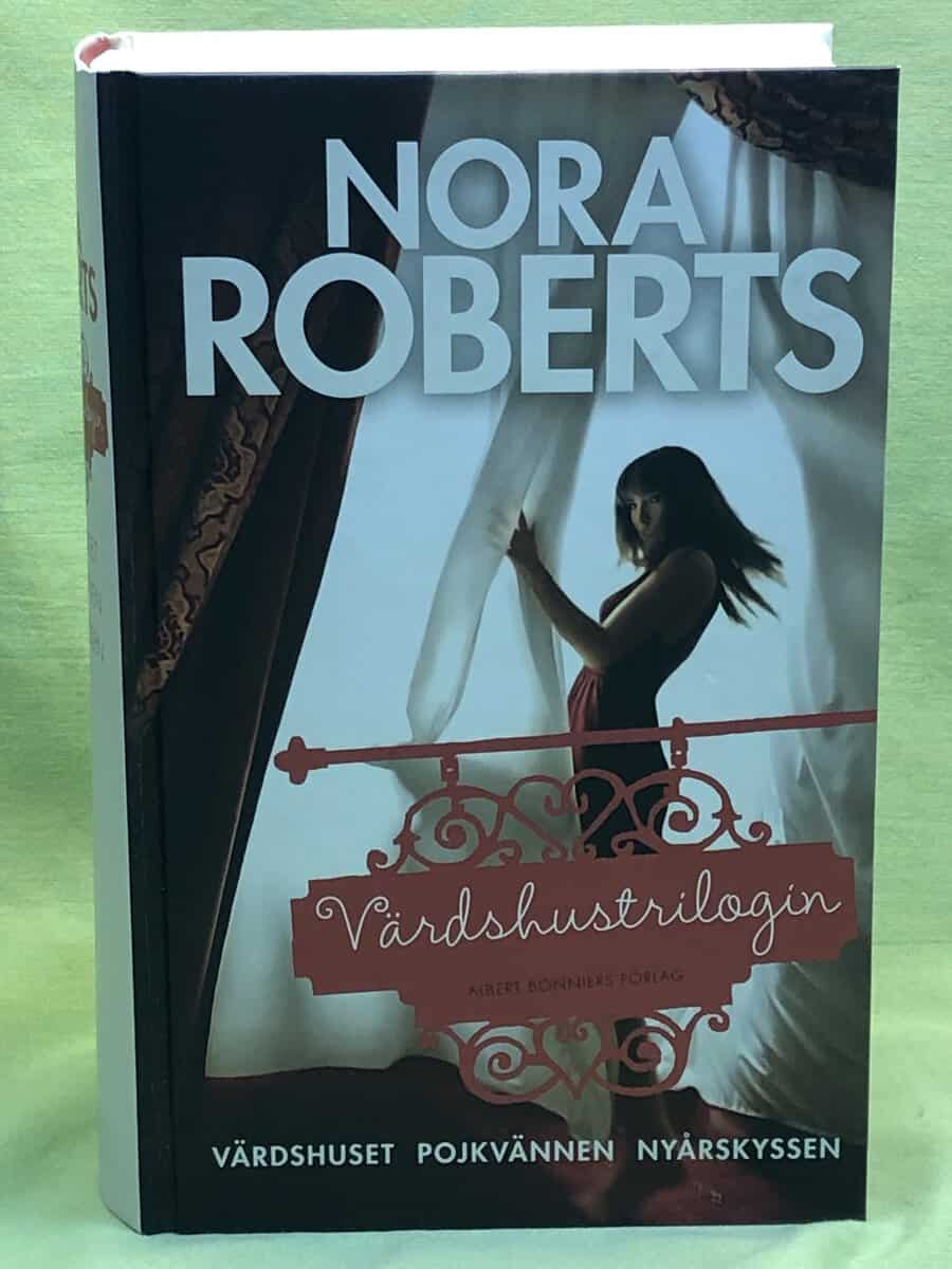 Nora Roberts : Värdshustrilogin