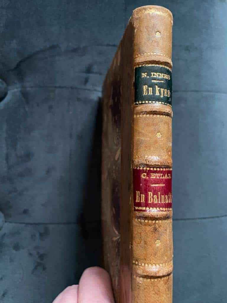 Norman Innes ; Carit Etlar (Carl Brosböll) : En kyss / En balnatt