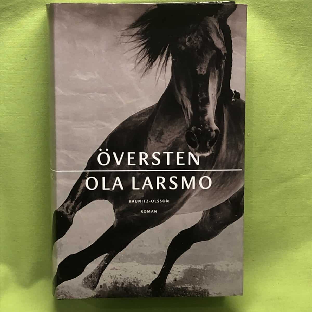 Ola Larsmo : Översten