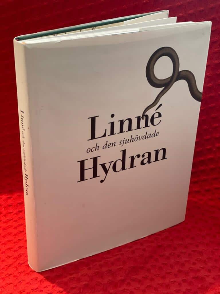 Östlund, Michael ; Forsberg, Lars ; Lindhé, Elisabet... : Linné och den sjuhövdade Hydran