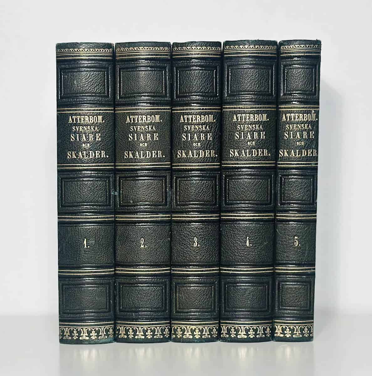 Per Daniel Amadeus Atterbom : Svenska siare och skalder eller grunddragen af svenska vitterhetens häfder. Intill och med Gustaf III:s tidehvarf tecknade af P. D. A. Atterbom. I-VI:1-2 + Inledning och supplement. (ATTERBOM. SVENSKA SIARE OCH SKALDER. 1-5 = ryggtitel)