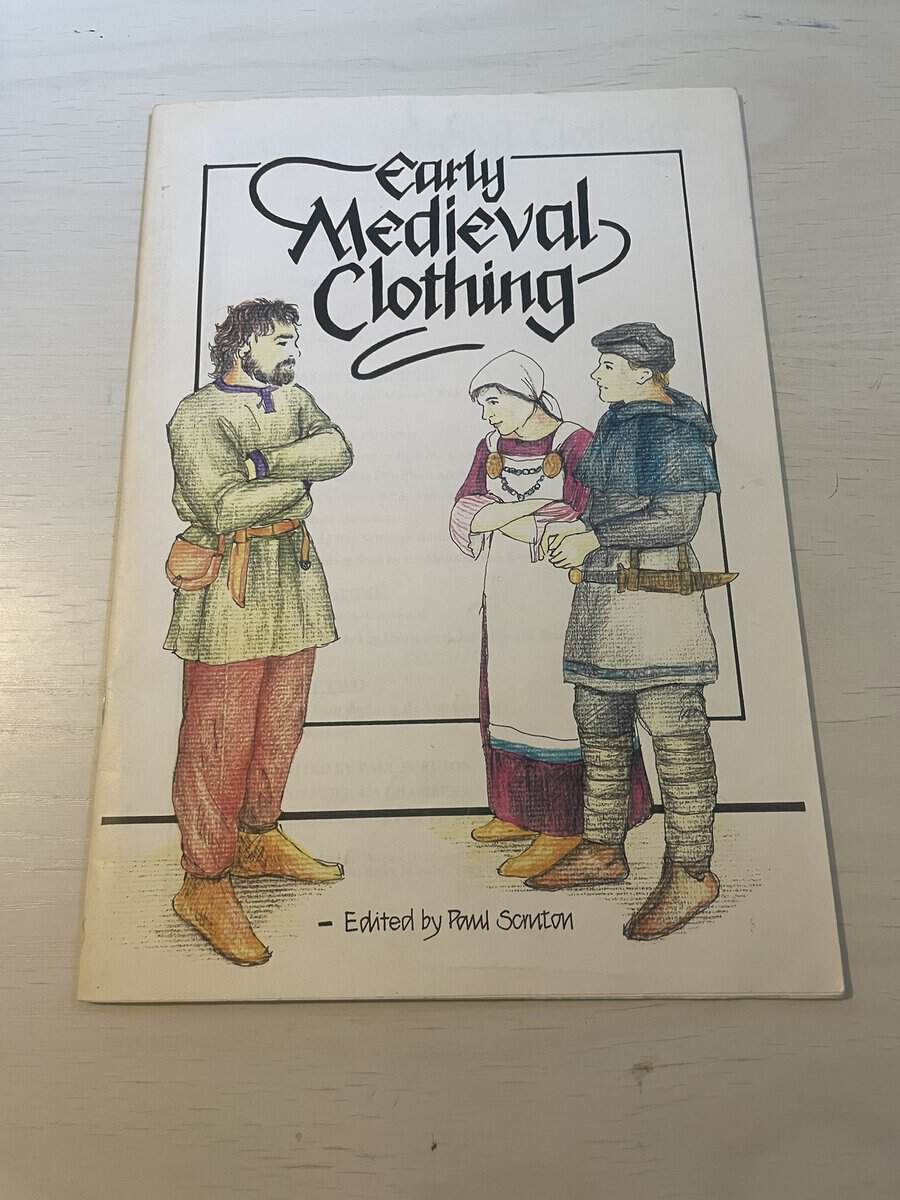 Paul Scruton : Early Medieval Clothing