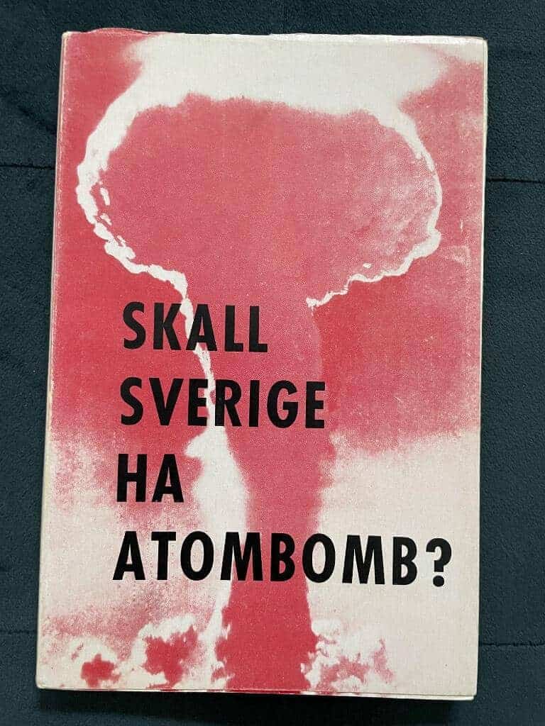Per Anders Fogelström; Barbro Alving; Bertil Svahnström; Artur Lundkvist; Gunnar Beskow; Carl-Emil Englund; John Hersey; Sara Lidman : Skall Sverige ha atombomb? Åtta anföranden om ÖB och atomkapprustningen