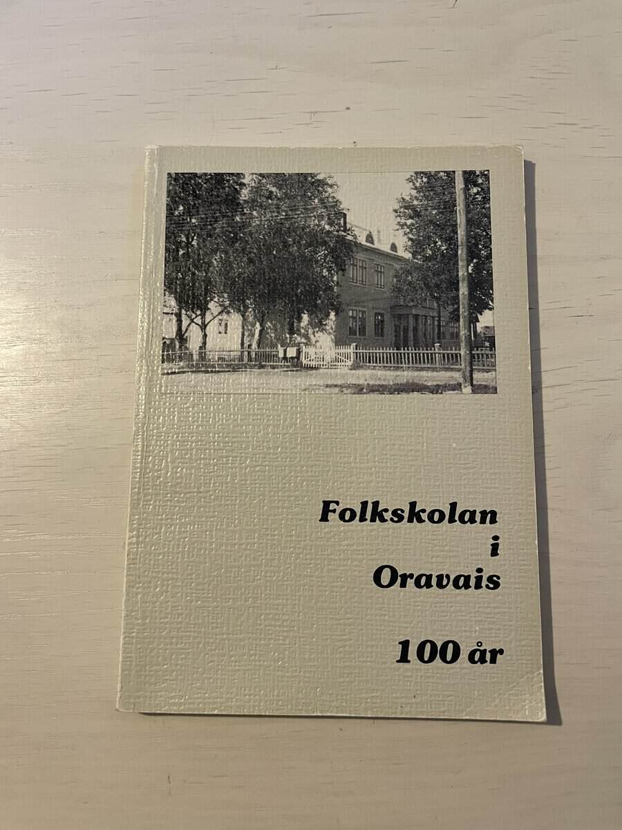 Peter James : Folkskolan i Oravais 100 år