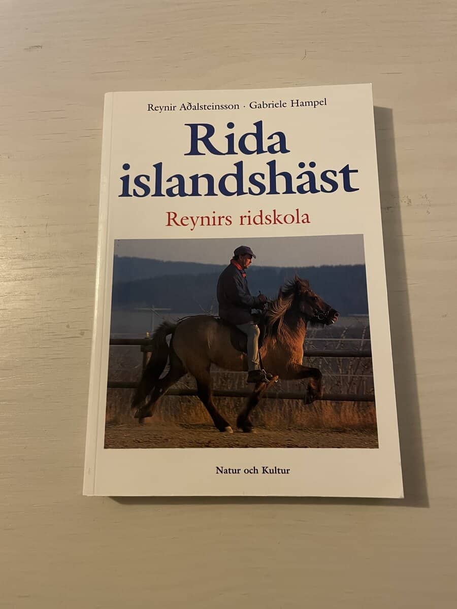 Reynir Aðalsteinsson : Rida islandshäst