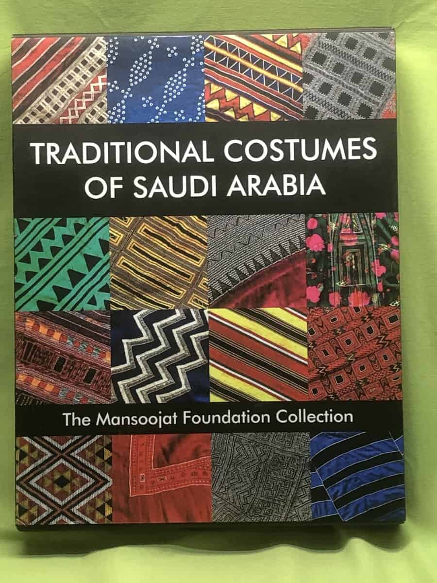 Richard Wilding Hamida Alireza : Traditional Costumes of Saudi Arabia - The Mansoojat Foundation Collection