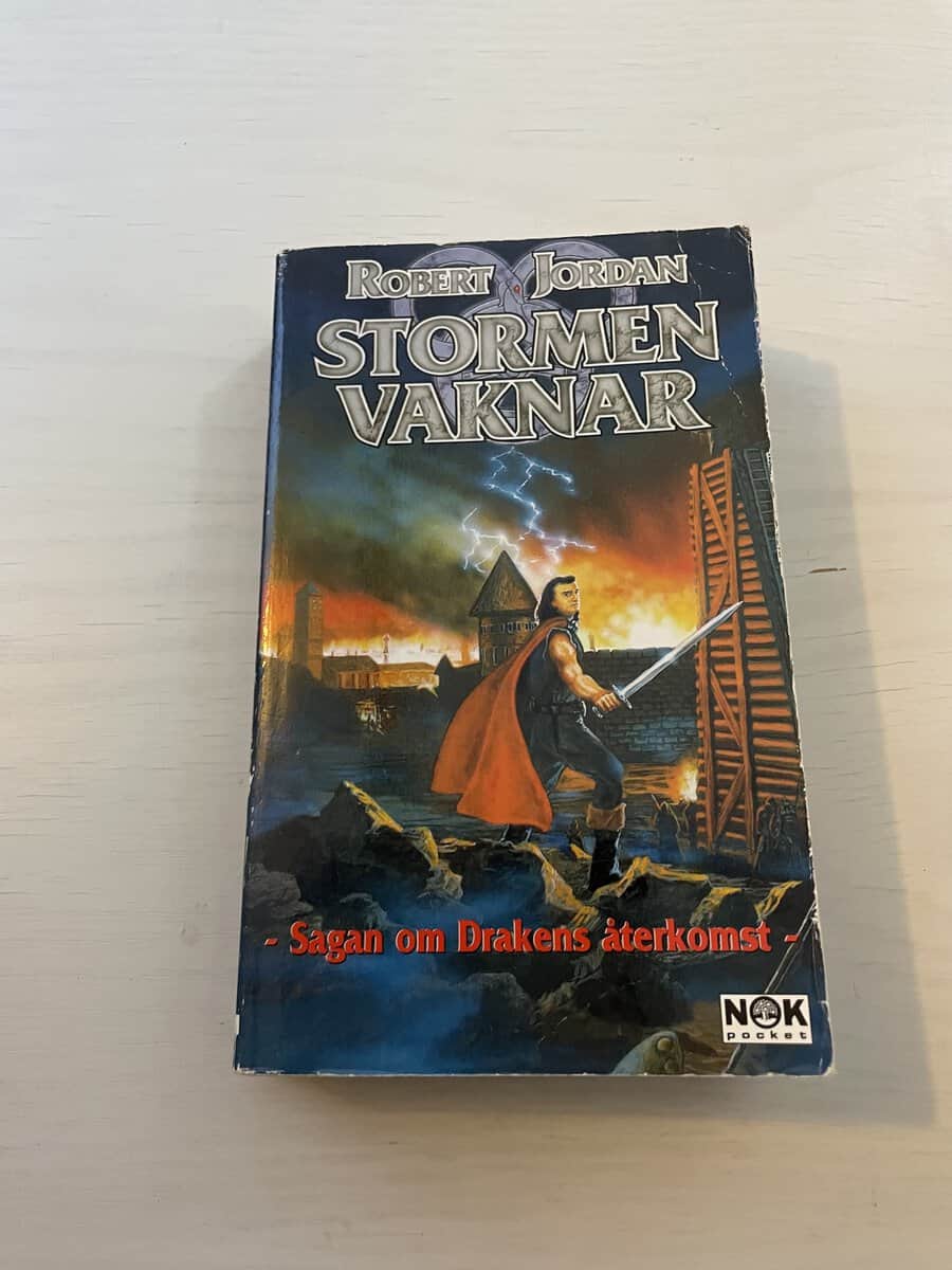 Robert Jordan : Sagan om drakens återkomst 10 - Stormen vaknar