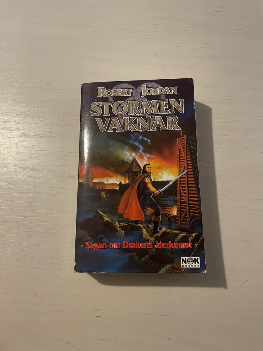 Robert Jordan : Sagan om drakens återkomst 10 - Stormen vaknar