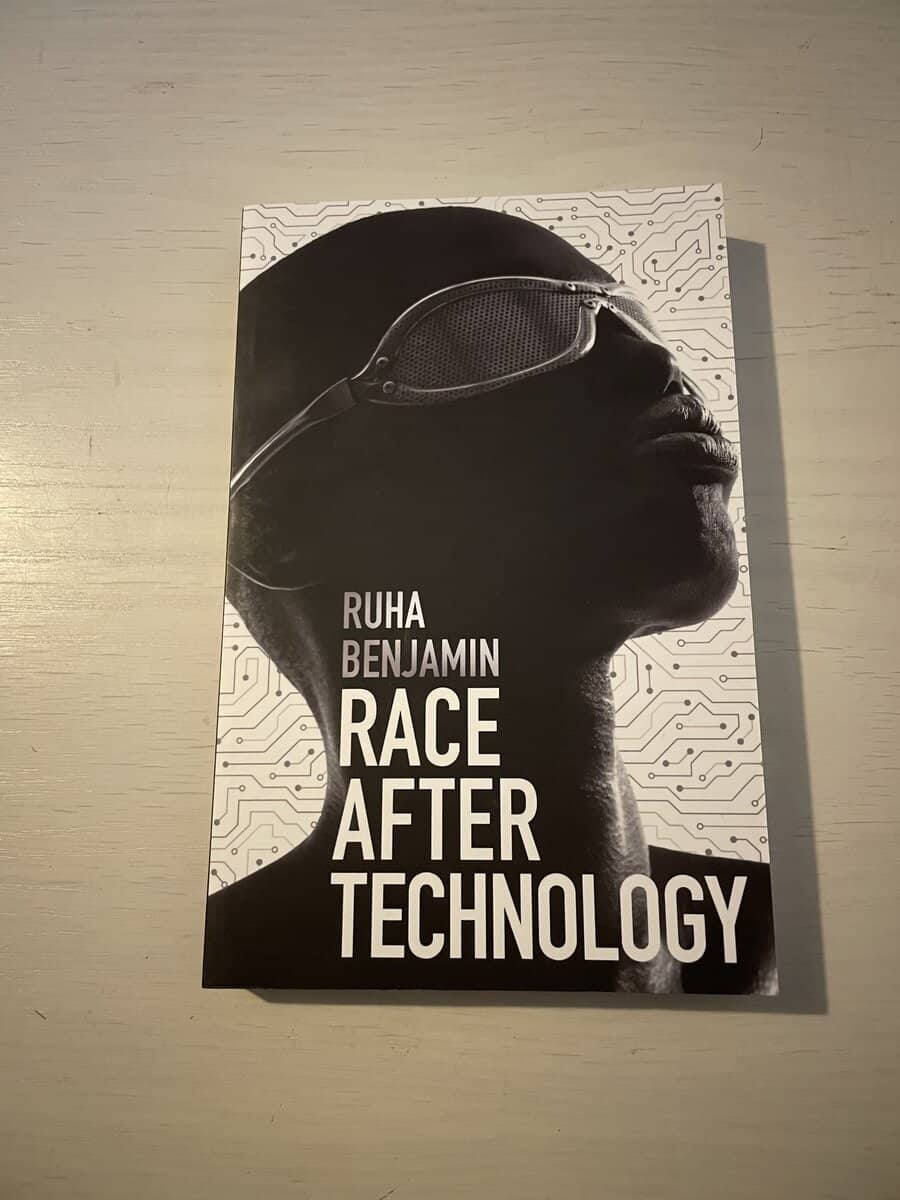 Ruha Benjamin : Race after technology