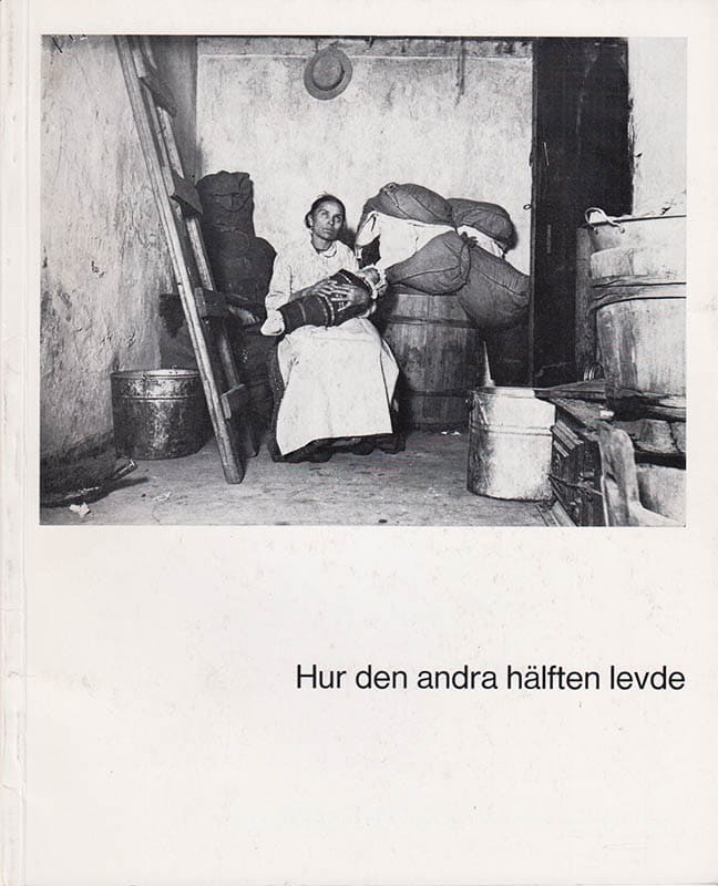 Rune Hassner : Hur den andra hälften levde. En samhällskritisk bilddokumentation av invandrarnas New York, Washingtons slum och de minderåriga industriarbetarnas tillvaro i USA under några decennier kring sekelskiftet ...