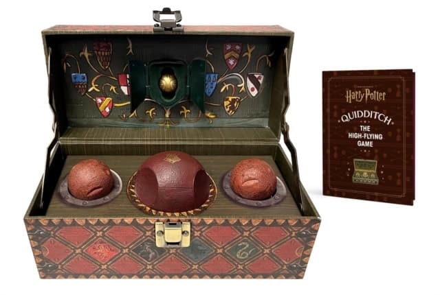 Running Press : Harry Potter Collectible Quidditch Set (Includes Removeable Golden Snitch!)