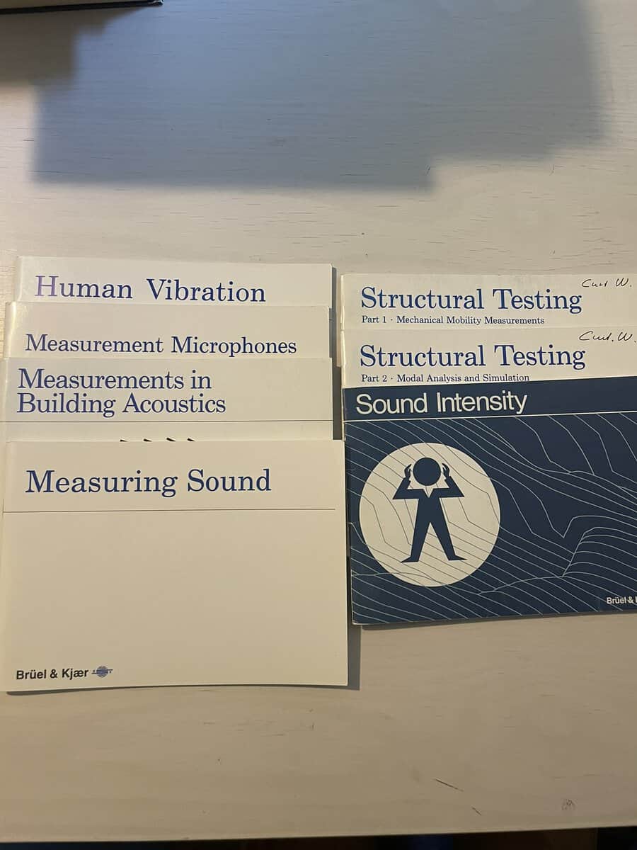Samling akustikböcker - Structural testing m.fl.
