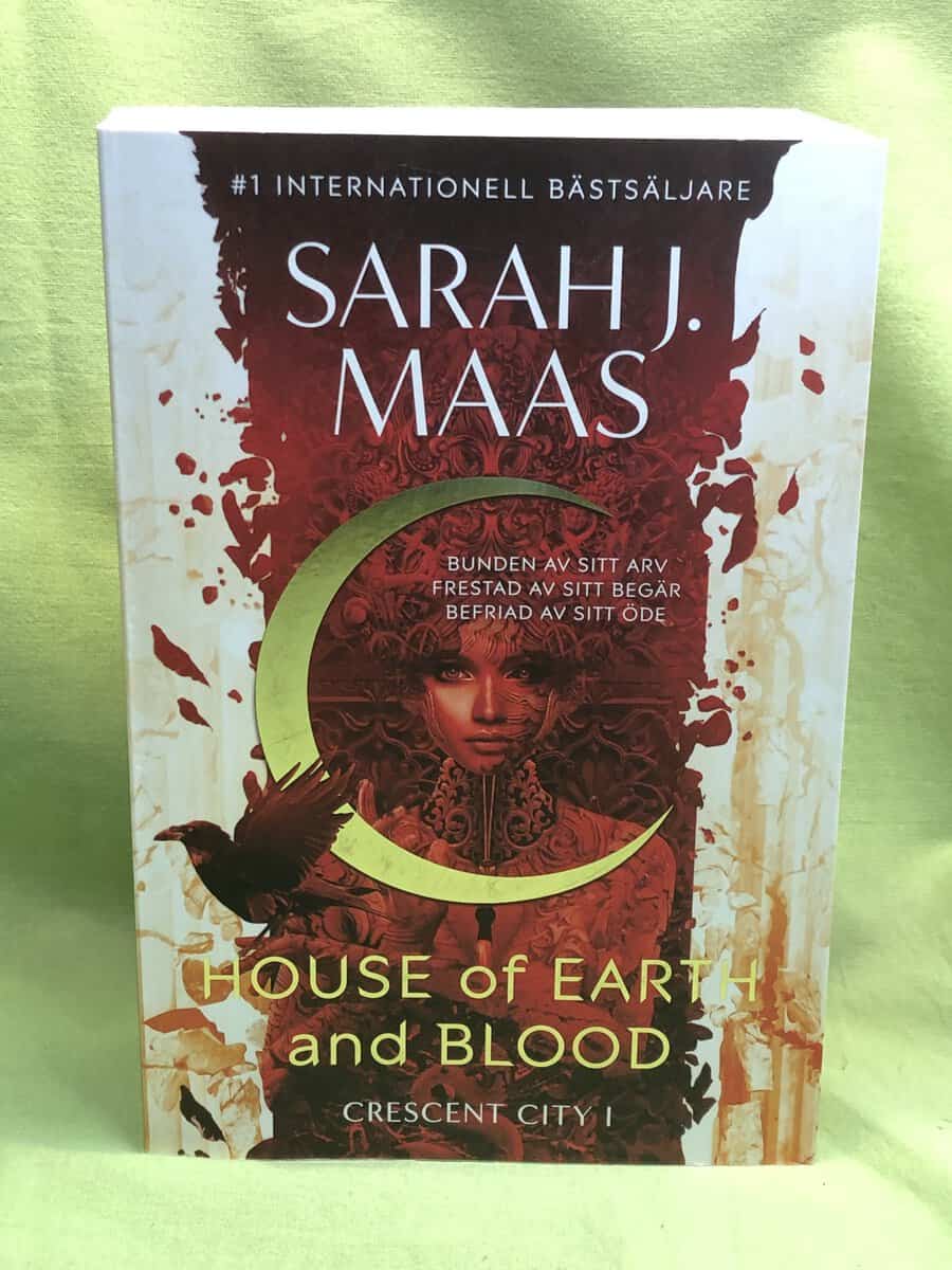 Sarah J. Maas : Crescent City I