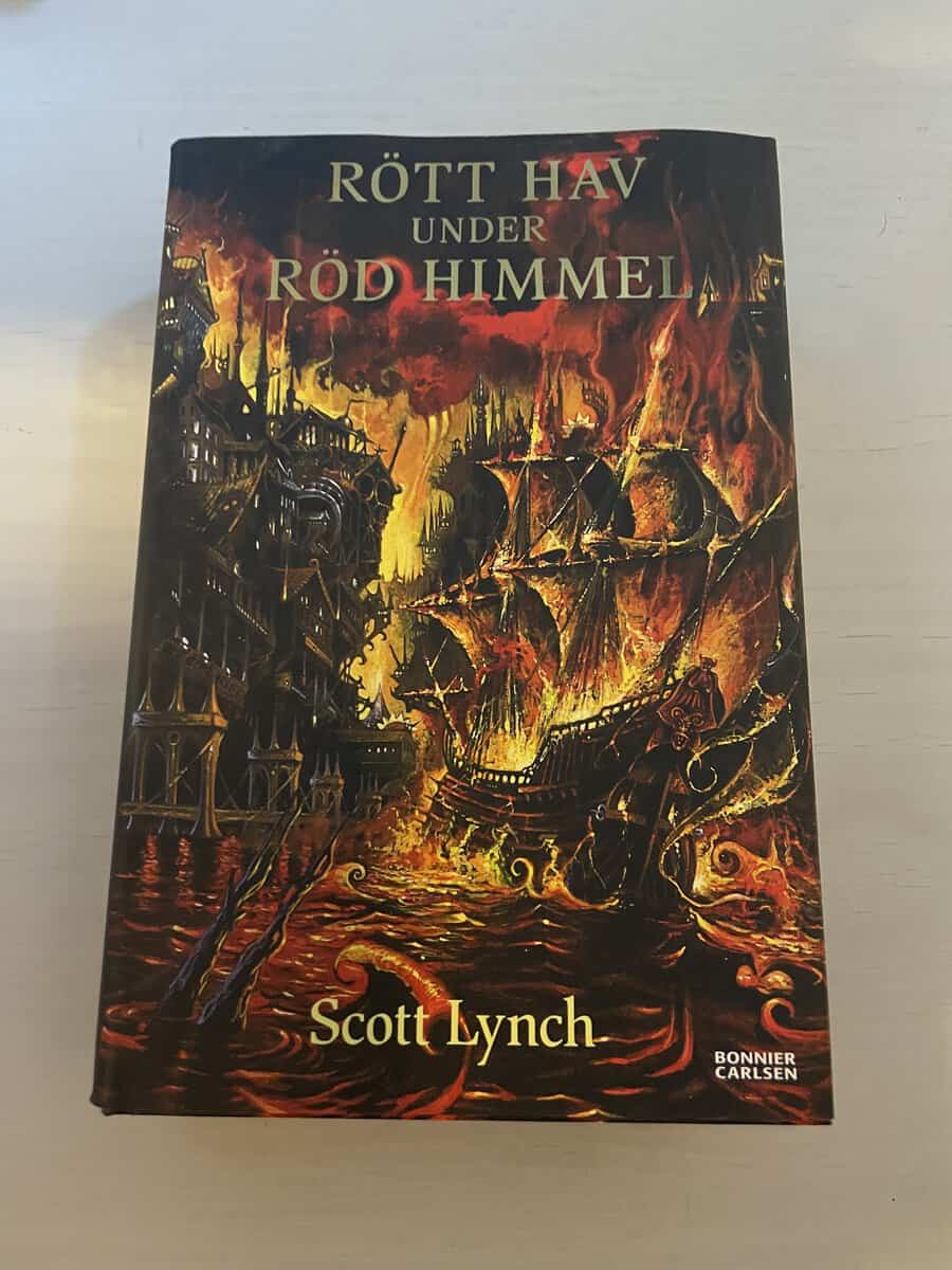 Scott Lynch : Rött hav under röd himmel