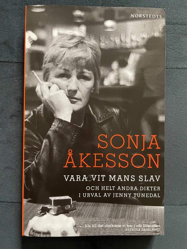 Sonja Åkesson : Vara vit mans slav och helt andra dikter
