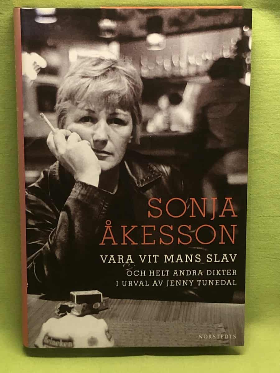 Sonja Åkesson : Vara vit mans slav och helt andra dikter