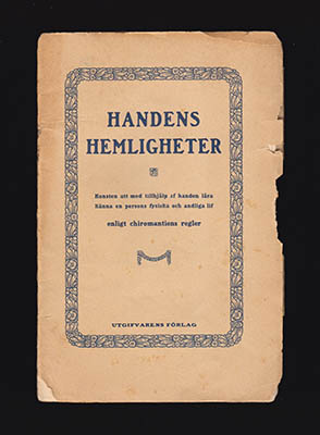 [Spådomskonst ; Kiromanti]. Lundqvist, Adolf [utg.] : Handens hemligheter. Konsten att med tillhjälp af handen lära känna en person fysiska och andliga lif enligt chiromantiens regler