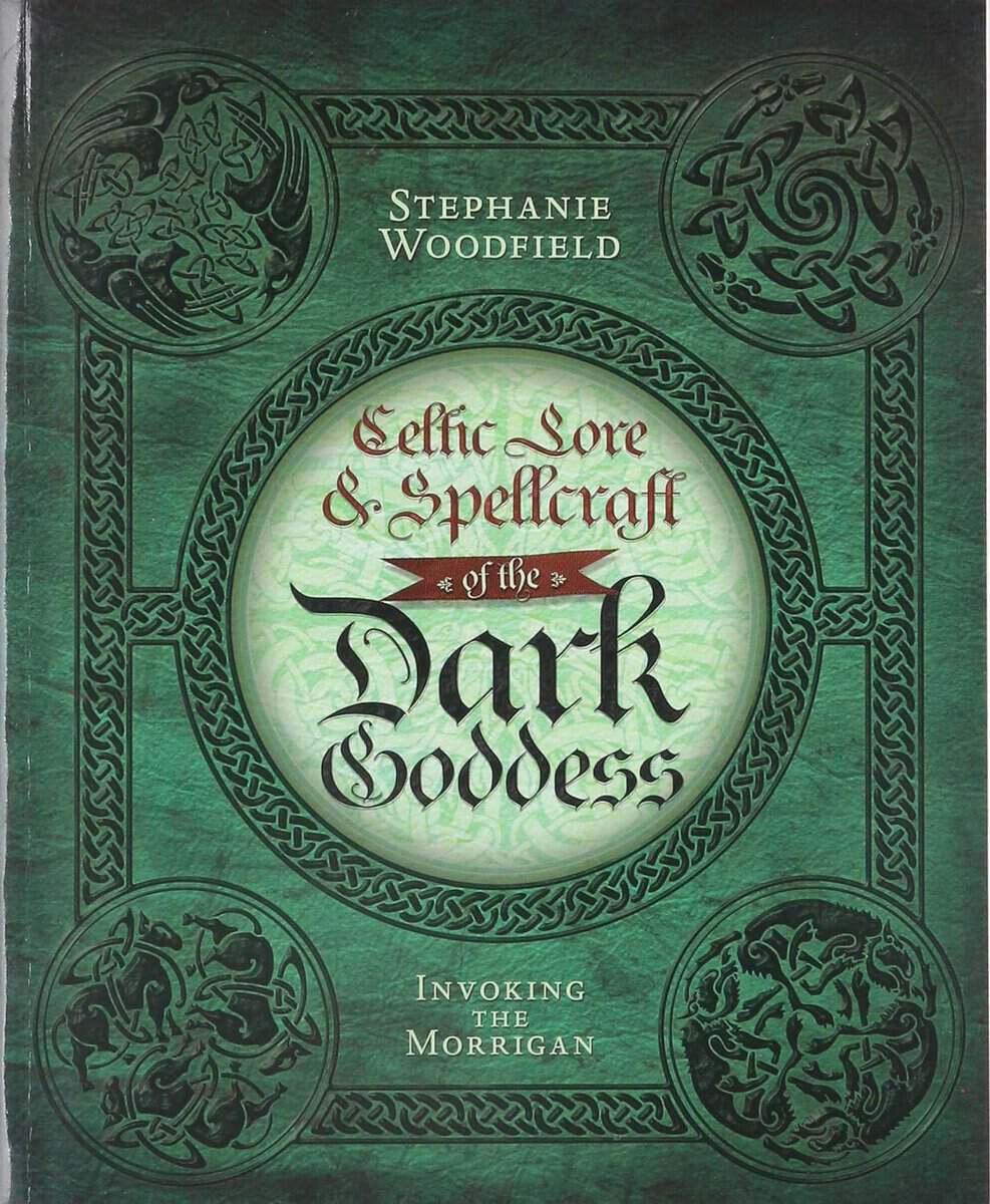 Stephanie Woodfield : Celtic lore and spellcraft of the dark goddess - invoking the morrigan