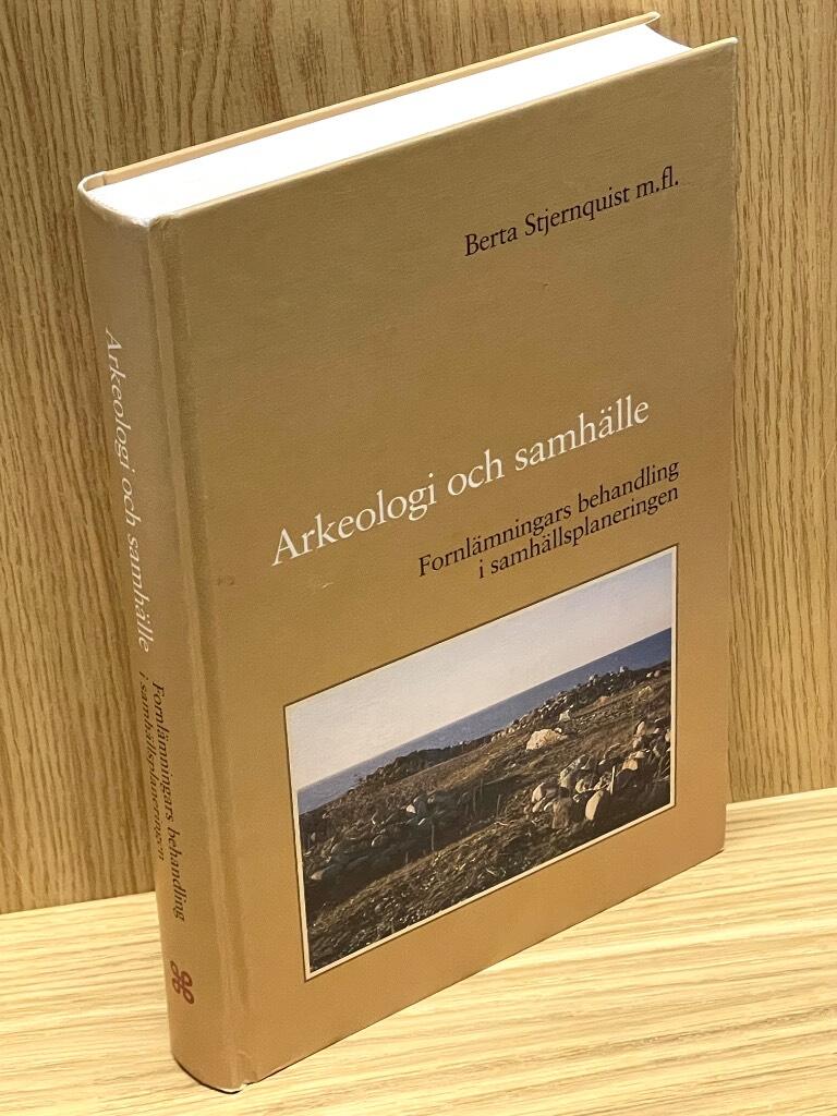 Stjernquist, Berta [1918-2010] ; Carlie, Anne ; Ryberg, Ewa ; Ödmann, Ella : Arkeologi och samhälle