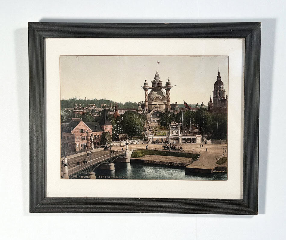 [Stockholmsutställningen 1897 ; Industrihallen] : 7153. - STOCKHOLM. 1897 ÅRS UTSTÄLLNING [=tryckt i guld nedre vänstra hörn]