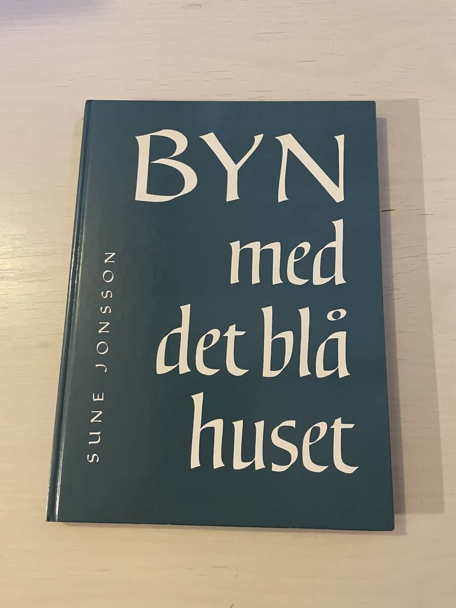 Sune Jonsson : Byn med det blå huset